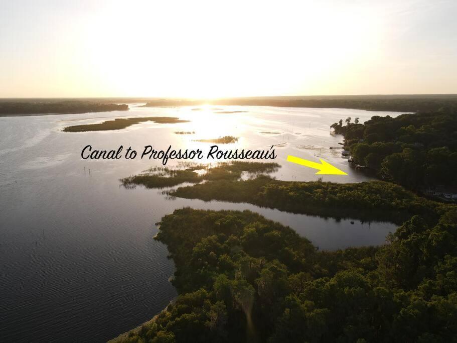 Professor Rousseau's Adventure Oasis Holiday home *